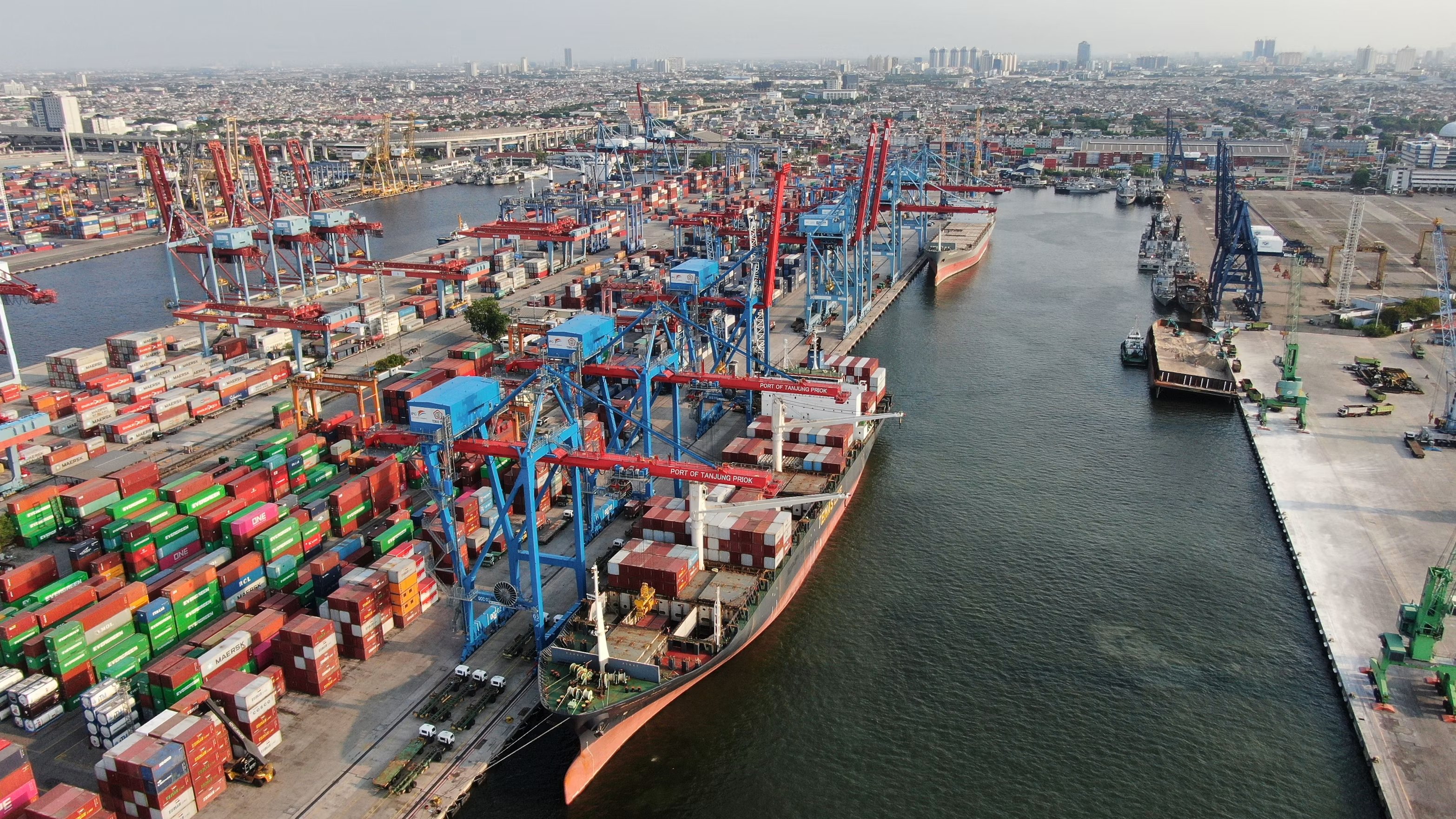 Shipping port with cranes and containers